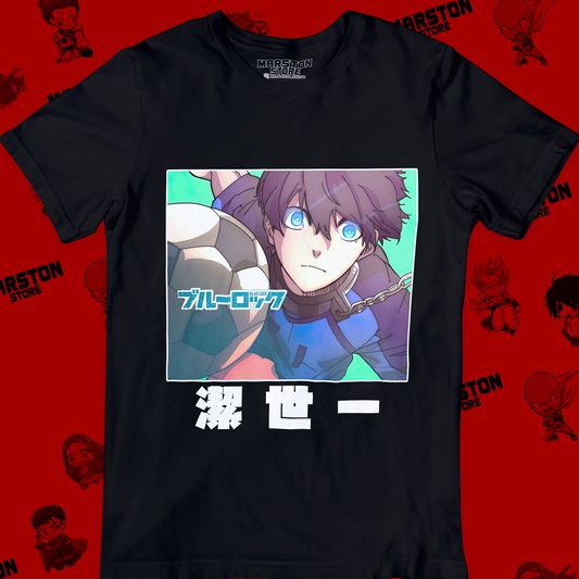 Polera negra de Blue Lock con Yoichi Isagi