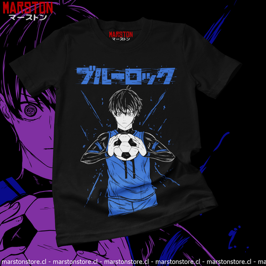 Polera negra de Blue Lock con Yoichi Isagi