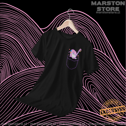Polera negra de Bocchi the Rock! con Hitori Gotoh y diseño de bolsillo