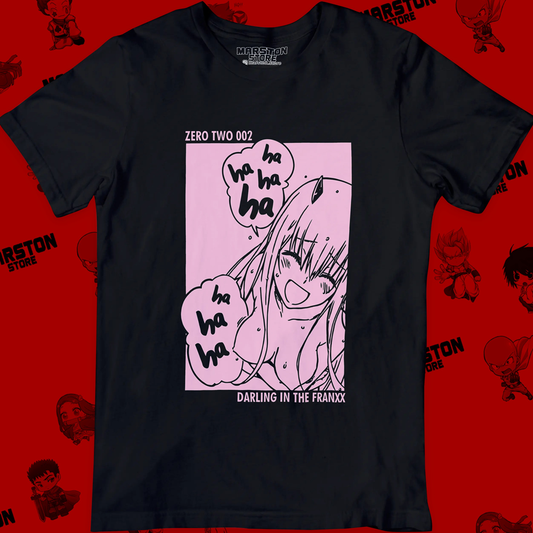 Polera negra de Darling in the FranXX con Zero Two