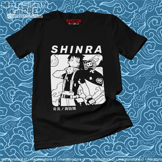 Polera negra de Fire Force con Shinra Kusakabe