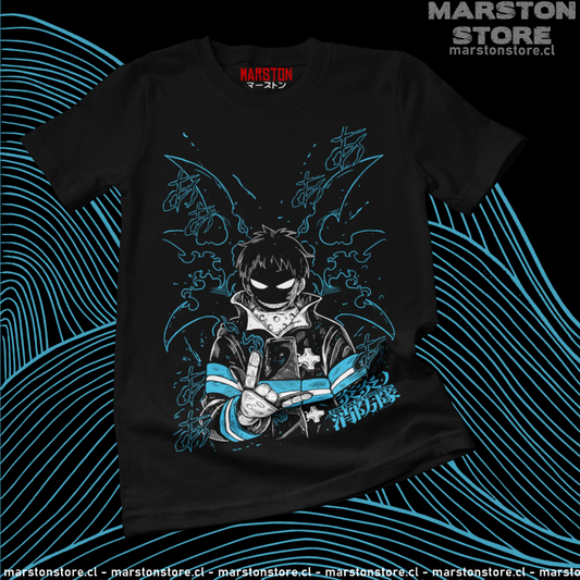 Polera negra de Fire Force con Shinra Kusakabe