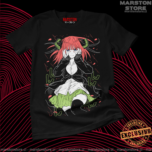 Polera negra de Go-Toubun no Hanayome con Nino Nakano