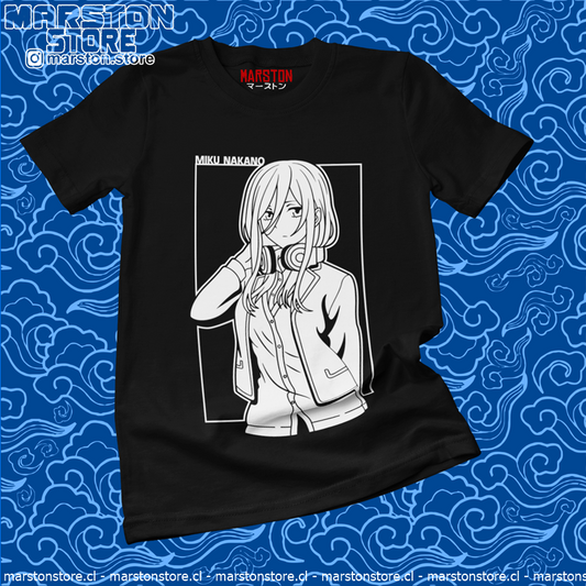 Polera negra de Go-Toubun no Hanayome (The Quintessential Quintuplets) con Miku Nakano