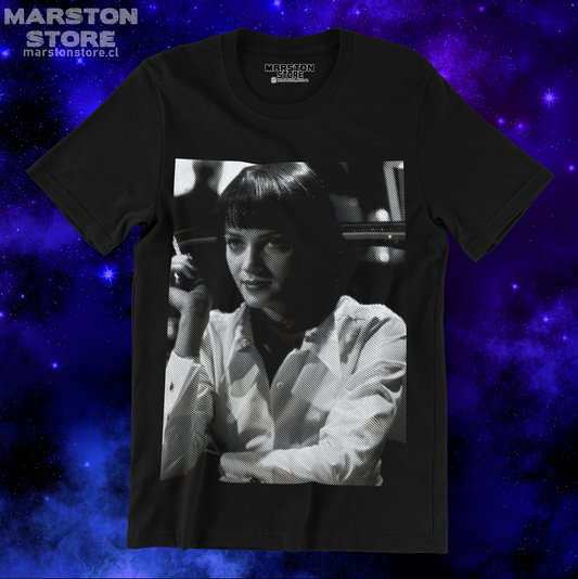 Polera negra de Pulp Fiction con Mia Wallace