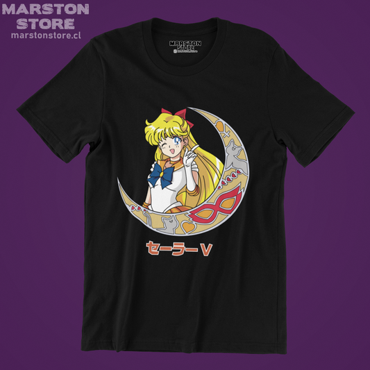 Polera negra de Sailor Moon con diseño anime
