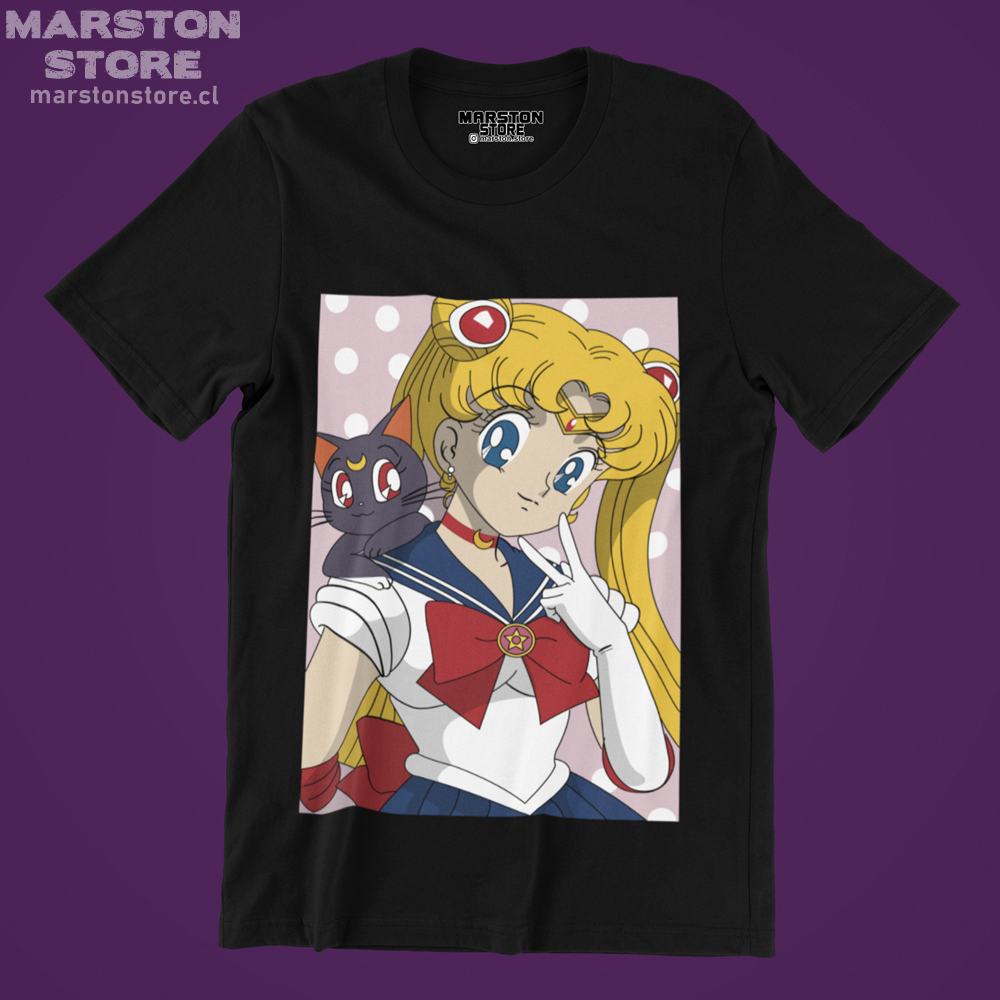 Polera negra de Sailor Moon con diseño anime
