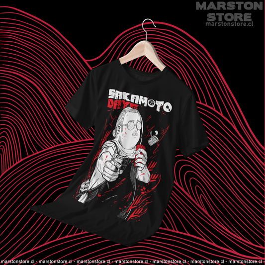 Polera negra de Sakamoto Days con Taro Sakamoto