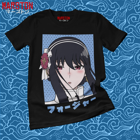 Polera negra de Spy x Family con Yor Forger