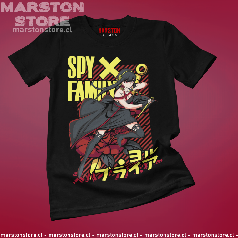 Polera negra de Spy x Family con Yor Forger