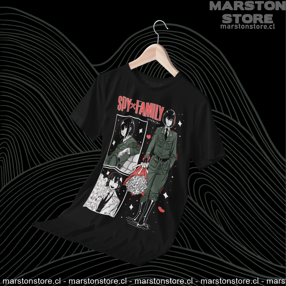 Polera negra de Spy x Family con Yuri Briar