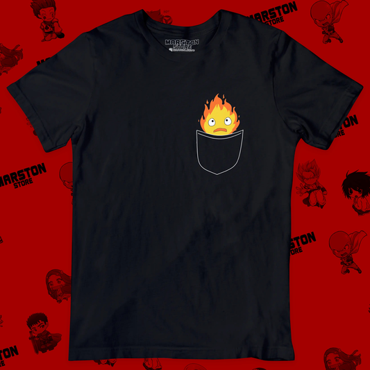 Polera negra de Studio Ghibli: El Castillo Ambulante (Howl's Moving Castle) con Calcifer