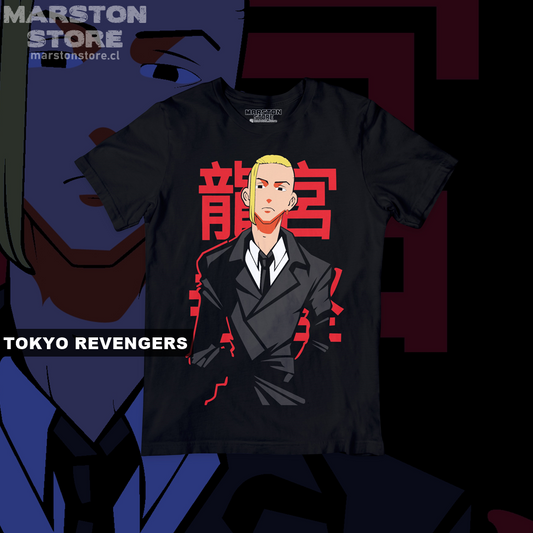 Polera negra de Tokyo Revengers con Ken Ryuguji (Draken)