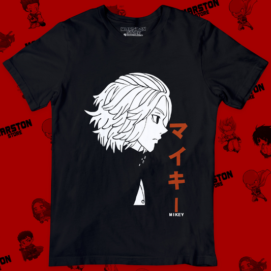 Polera negra de Tokyo Revengers con Manjiro Sano (Mikey)