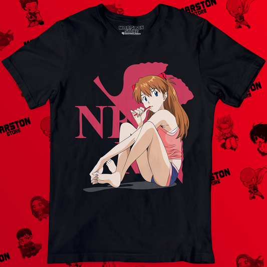 Polera negra Neon Genesis Evangelion con diseño de Asuka Langley Soryu