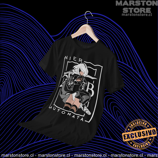 Polera negra NieR: Automata con diseño de 2B