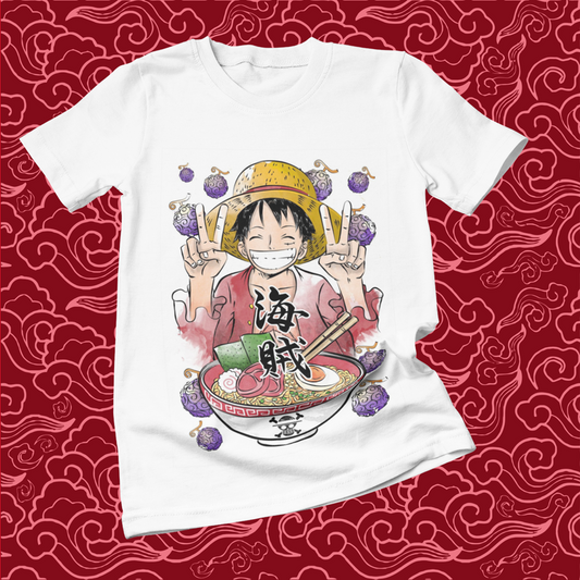 Polera blanca One Piece con diseño de Monkey D. Luffy