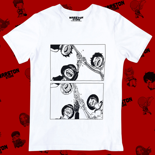 Polera blanca One Piece con Monkey D. Luffy, Portgas D. Ace y Sabo