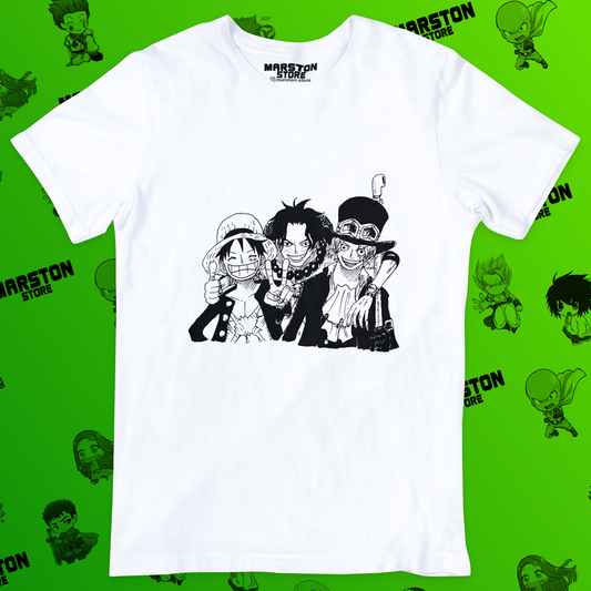 Polera blanca One Piece con Monkey D. Luffy, Portgas D. Ace y Sabo
