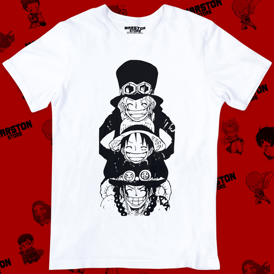 Polera blanca One Piece con Monkey D. Luffy, Portgas D. Ace y Sabo