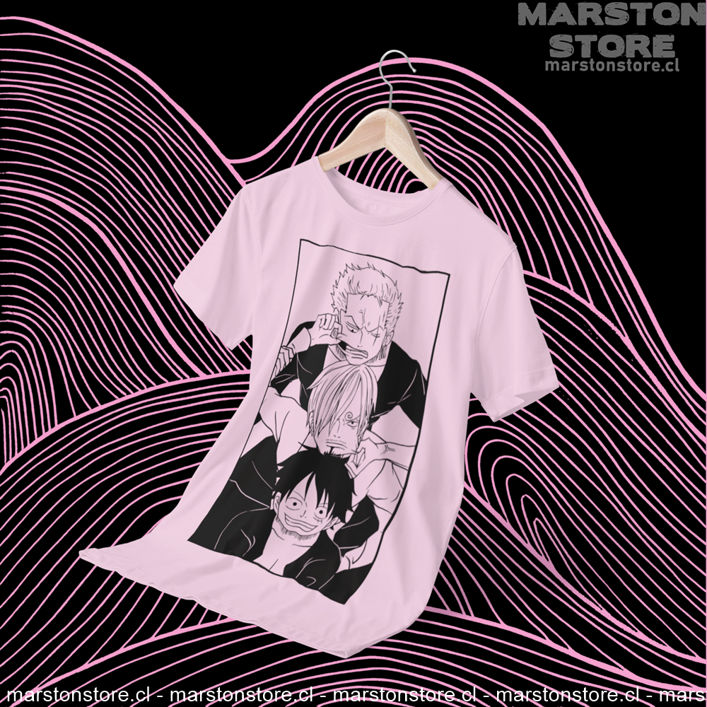 Polera rosada One Piece con Roronoa Zoro, Sanji y Monkey D. Luffy