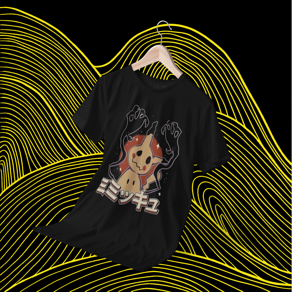 Polera negra de Pokémon con diseño de Mimikyu