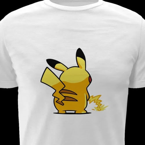 Polera blanca de Pokémon con diseño de Pikachu