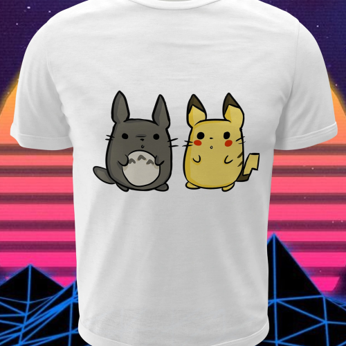 Polera blanca crossover Pokémon x Studio Ghibli con Pikachu y Totoro