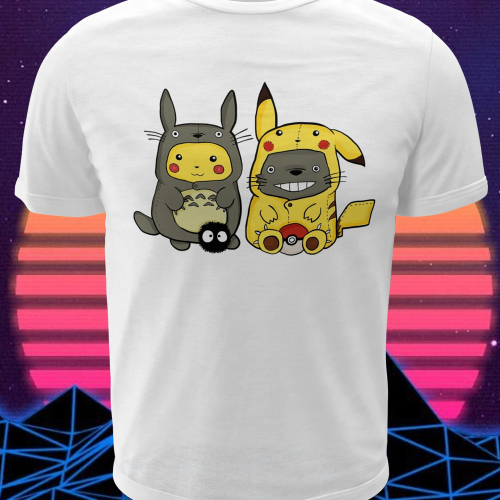 Polera blanca crossover Pokémon x Studio Ghibli con Pikachu y Totoro