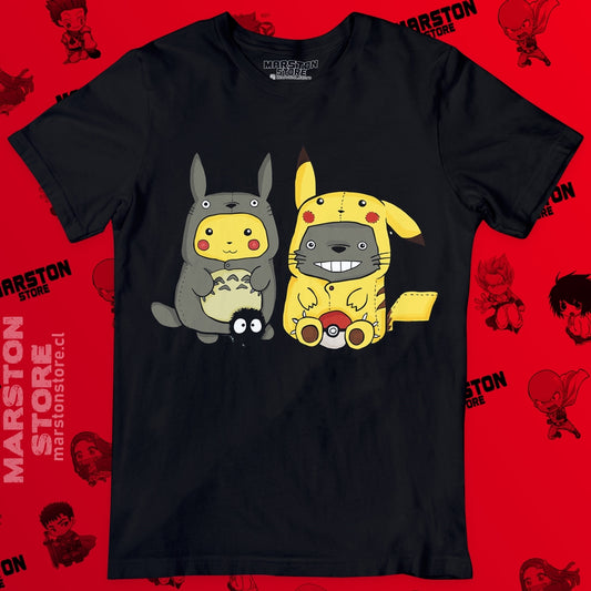 Polera negra crossover Pokémon x Studio Ghibli con Pikachu y Totoro
