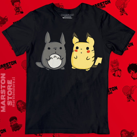 Polera negra crossover Pokémon x Studio Ghibli con Pikachu y Totoro