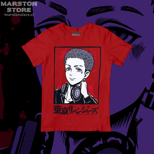 Polera roja de Tokyo Revengers con Takashi Mitsuya