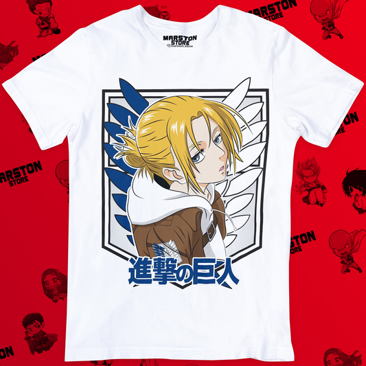 Polera blanca Shingeki no Kyojin con diseño de Annie Leonhart