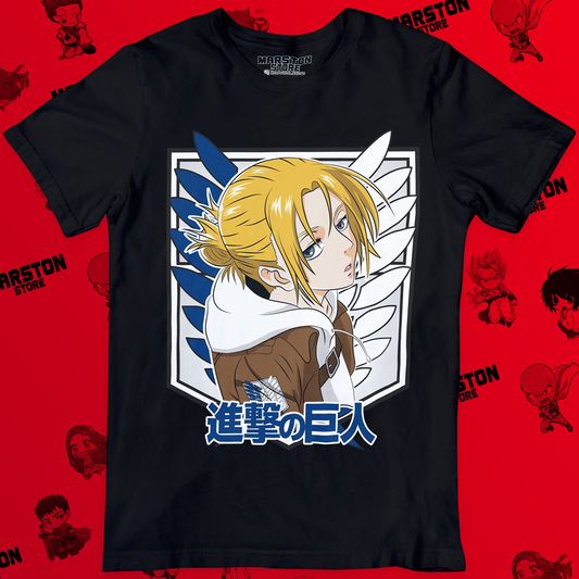 Polera negra Shingeki no Kyojin con diseño de Annie Leonhart