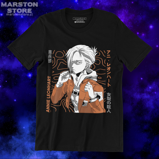 Polera negra Shingeki no Kyojin con diseño de Annie Leonhart