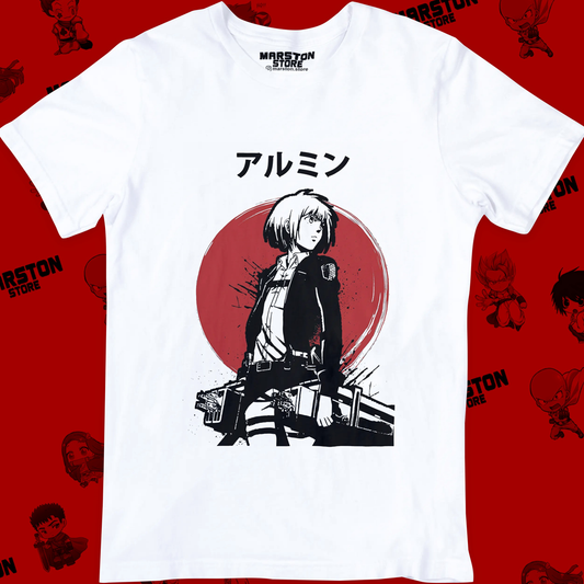 Polera blanca Shingeki no Kyojin con diseño de Armin Arlert