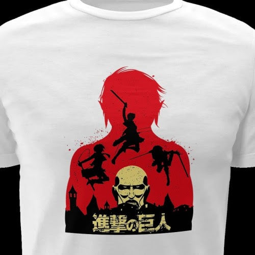 Polera blanca con diseño de Shingeki no Kyojin