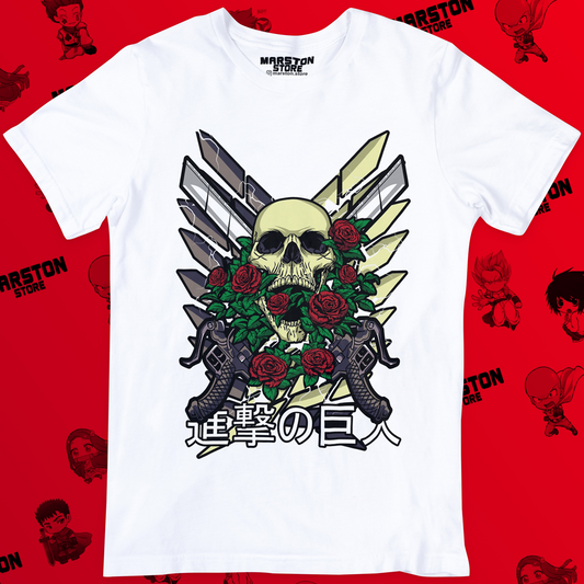 Polera blanca con diseño de Shingeki no Kyojin