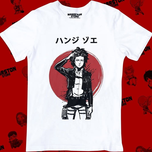 Polera blanca Shingeki no Kyojin con diseño de Hange Zoë