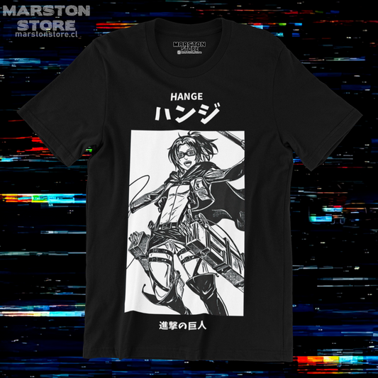 Polera negra Shingeki no Kyojin con diseño de Hange Zoë