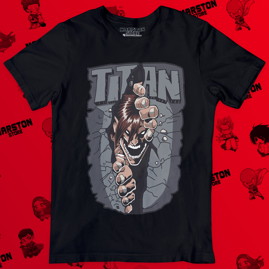 Polera negra con diseño de Shingeki no Kyojin