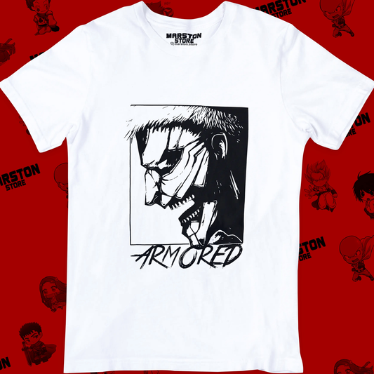 Polera blanca Shingeki no Kyojin con diseño del Titán Acorazado