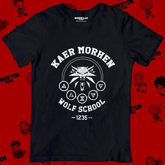 Polera negra The Witcher con diseño de Kaer Morhen